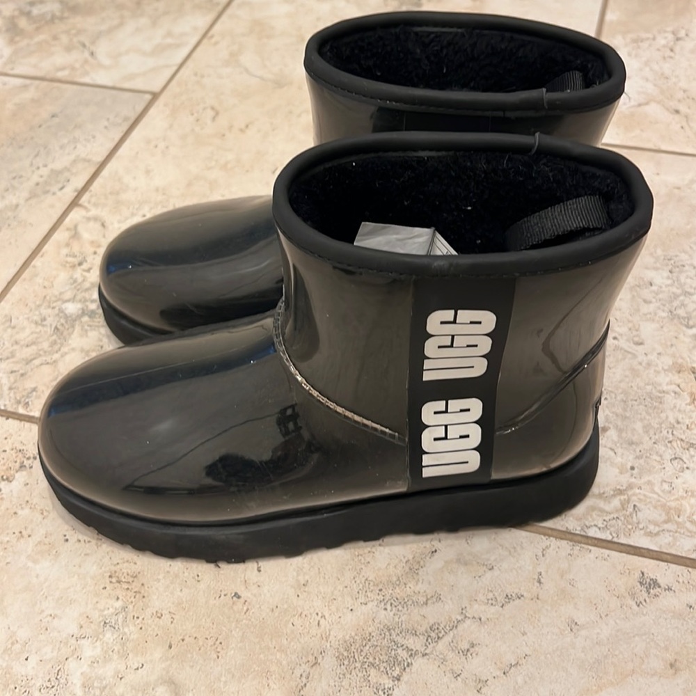 Worn 3 times! Ugg Classic Mini Clear Boots Black no original box